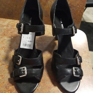 New nine west blk size 10 strappy open toe shoes